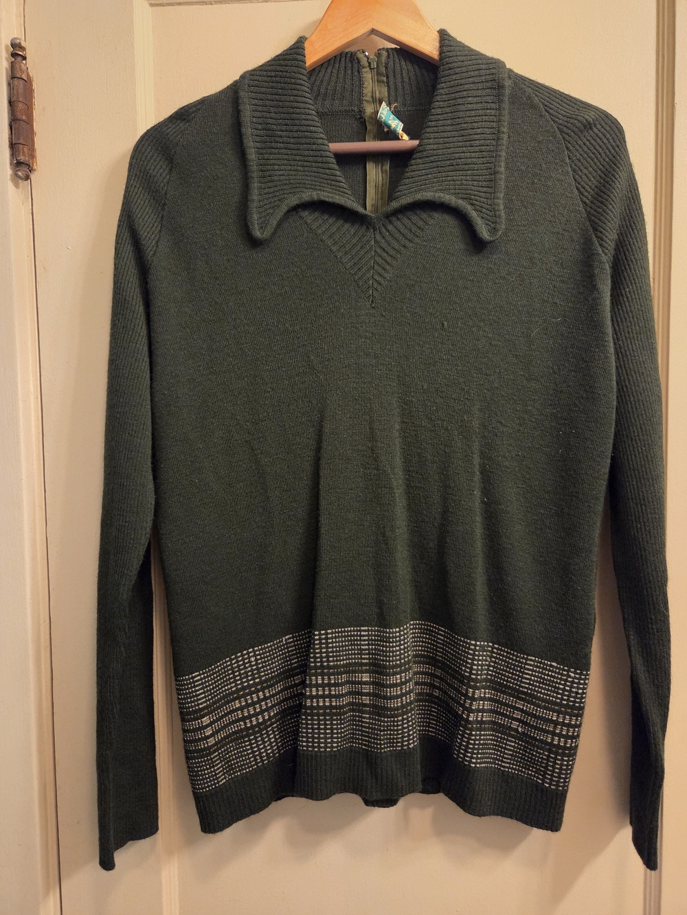 Vintage Women's Dark Green V-Neck Sweater w/Patterned Hem Sz 14 Fits 10/12